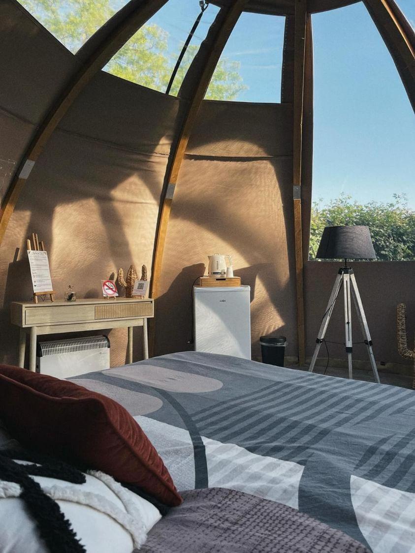 Bed and Breakfast Les Nuits De Cassiopee Sorde-lʼAbbaye Habitación foto